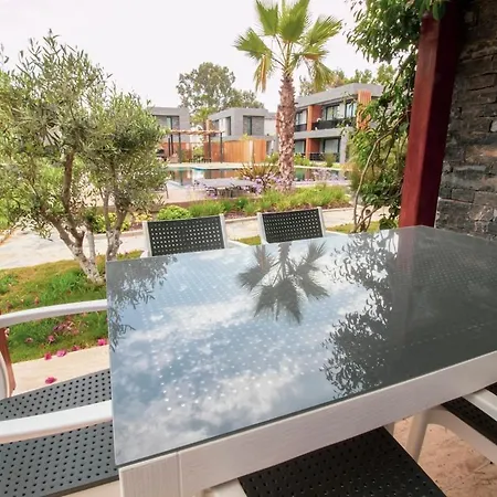 Gorgeous 4 Bedroom Triplex At Akyarlar 博德鲁姆