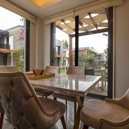 Gorgeous 4 Bedroom Triplex At Akyarlar 博德鲁姆